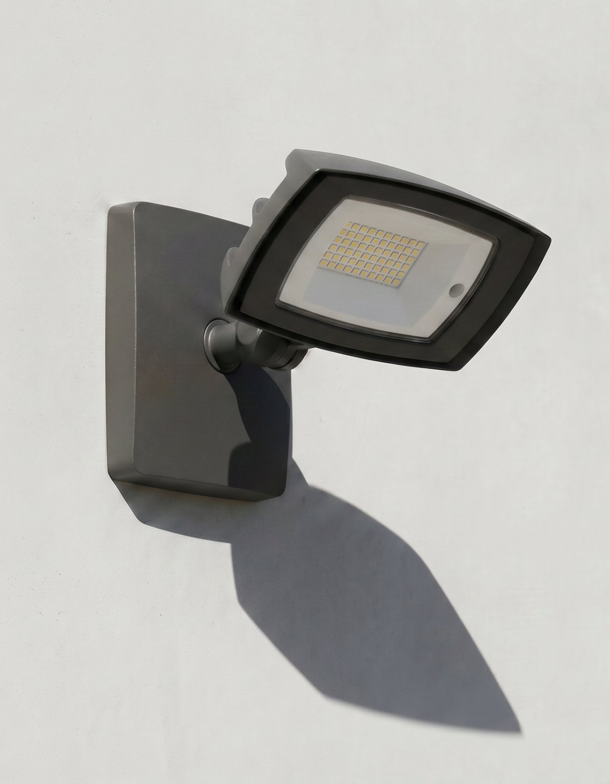 FUSIONX 15W LED Flood Light - Bronze#Finish_Bronze