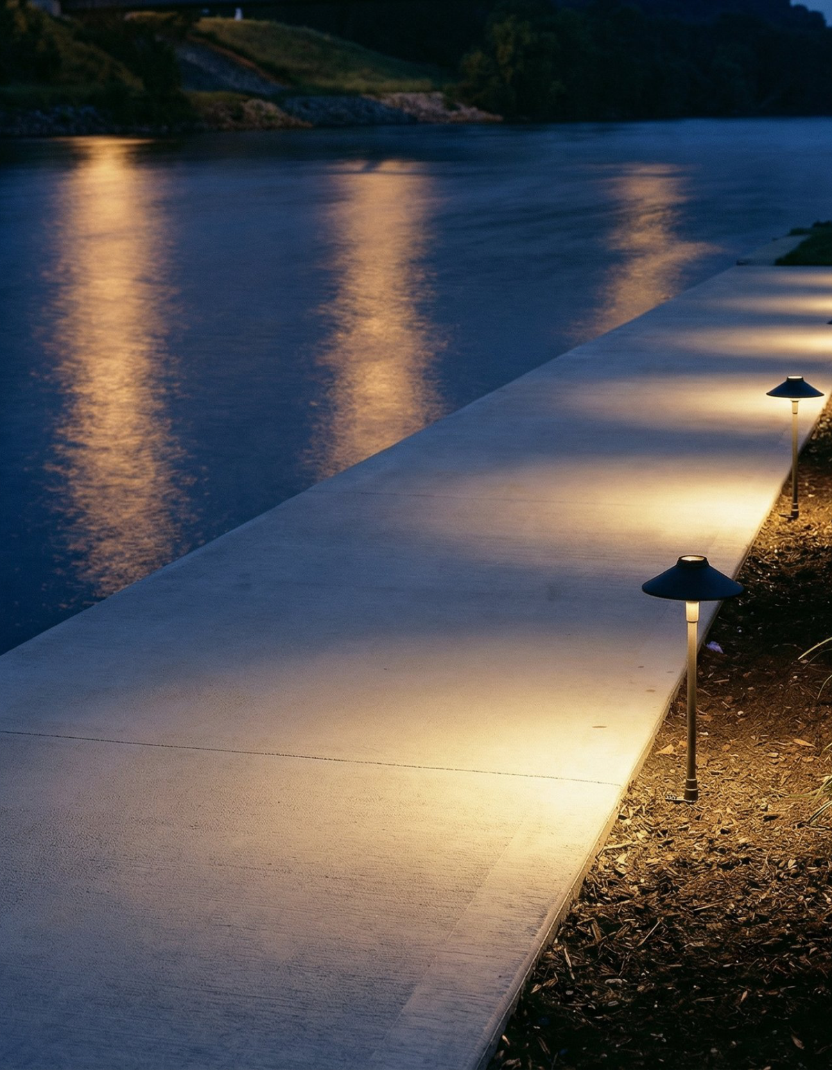 EVENING 18-in. Path Light