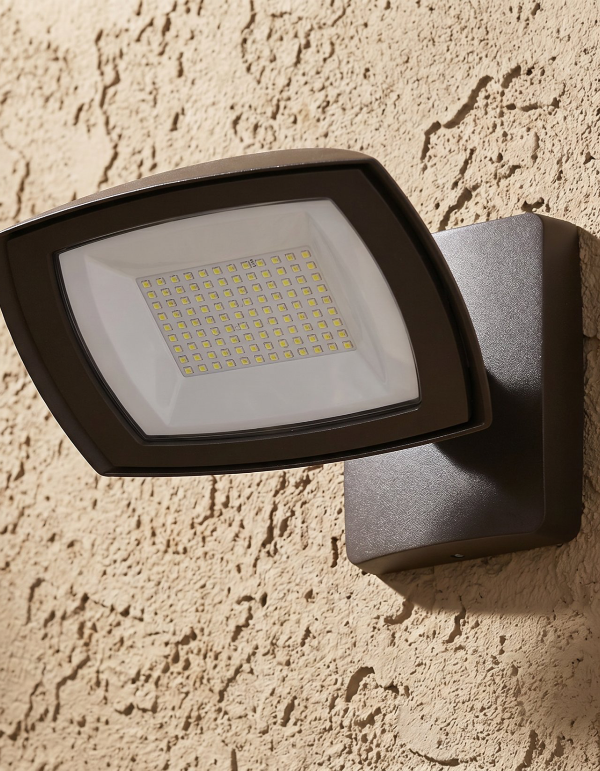 FUSIONX 80W LED Flood Light