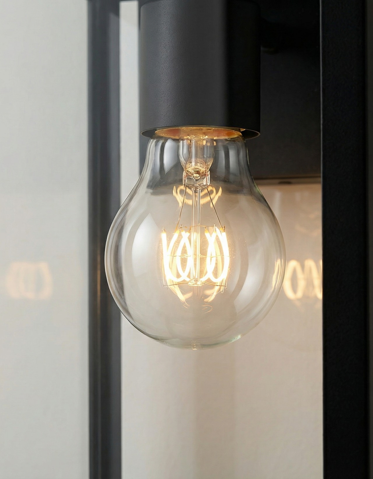 BELMONT 14-in. Outdoor Lantern - detail